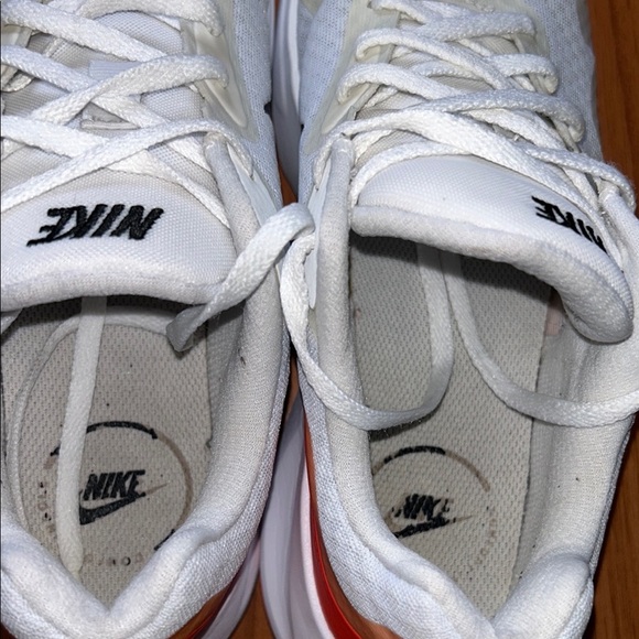 Nike White and Red Sneakers Lightweight Breathable Design - Picture 6 of 12